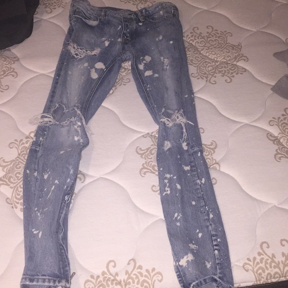 Mnml distressed jeans